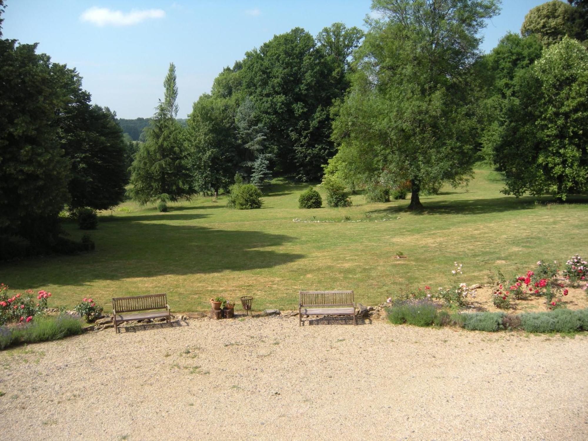 Chateau De Bellefond Lagrauliere ภายนอก รูปภาพ