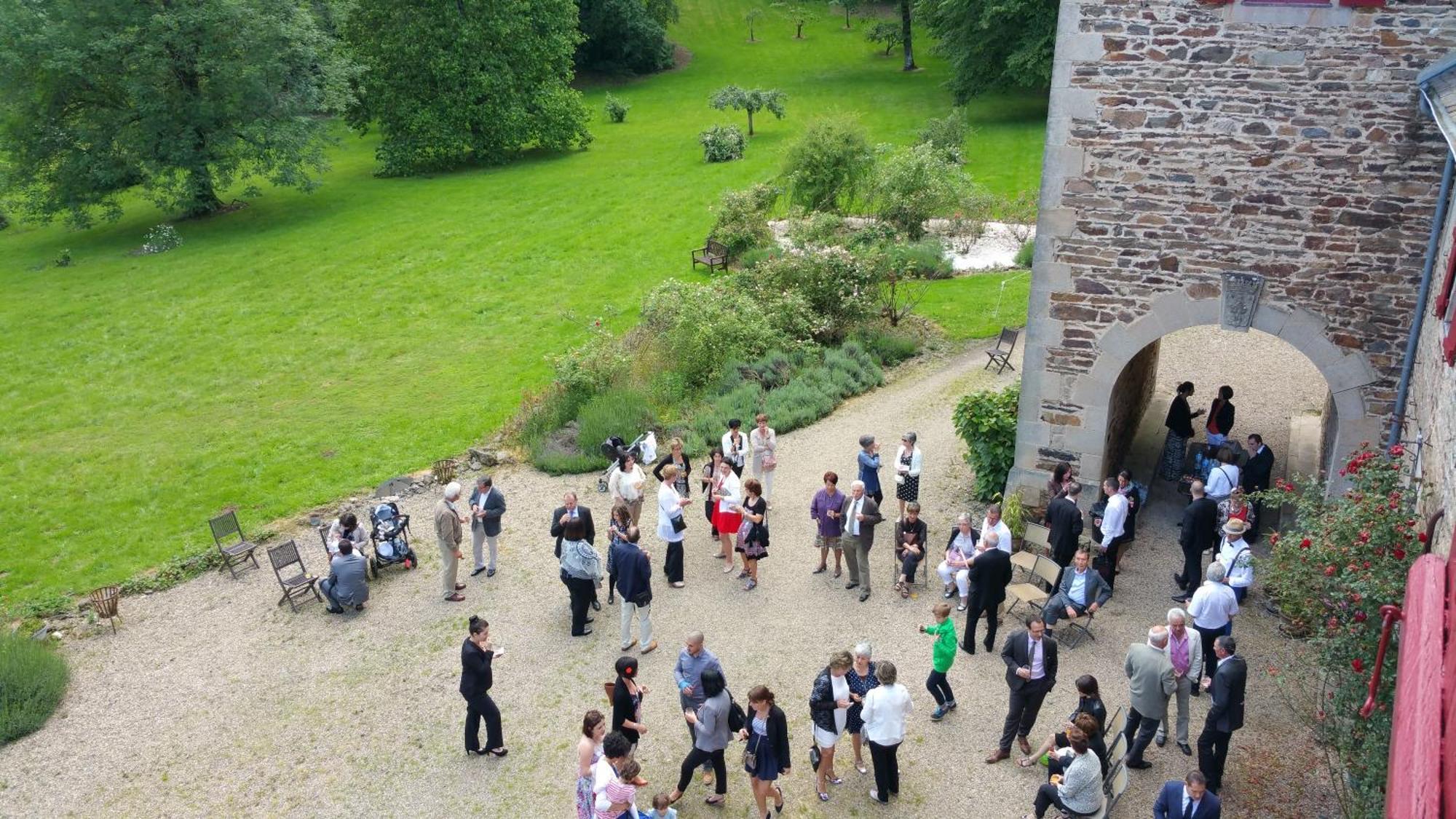 Chateau De Bellefond Lagrauliere ภายนอก รูปภาพ
